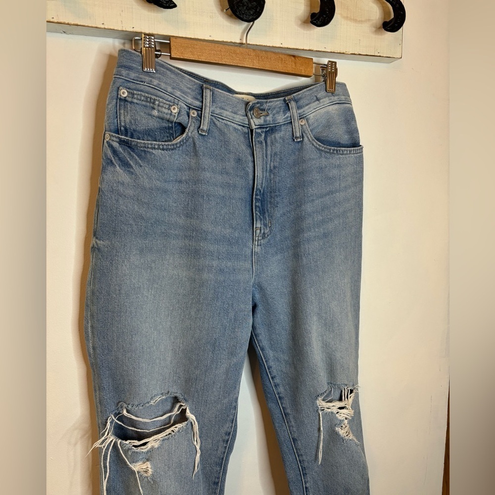 Madewell The Momjean Light Blue Wash Distressed Knees Loose Fit - Picture 3 of 9